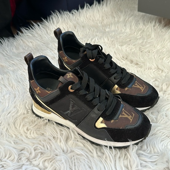 Louis Vuitton Shoe - Picture 1 of 4